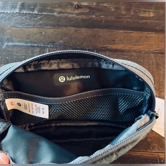Lululemon Mini Belt Bag 0.7L NWT - Picture 8 of 13